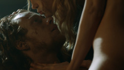 extant_GameOfThrones_3x07-TheBearAndTheMaidenFair_3939