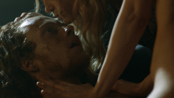 extant_GameOfThrones_3x07-TheBearAndTheMaidenFair_3940