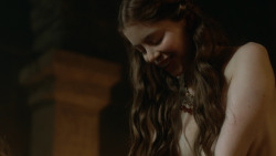 extant_GameOfThrones_3x07-TheBearAndTheMaidenFair_3947