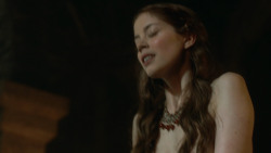 extant_GameOfThrones_3x07-TheBearAndTheMaidenFair_3957