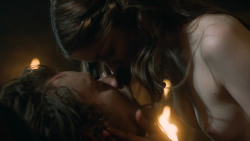 extant_GameOfThrones_3x07-TheBearAndTheMaidenFair_4021