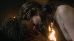 extant_GameOfThrones_3x07-TheBearAndTheMaidenFair_4023