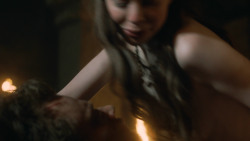 extant_GameOfThrones_3x07-TheBearAndTheMaidenFair_4039