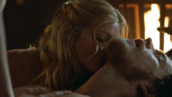 extant_GameOfThrones_3x07-TheBearAndTheMaidenFair_4044