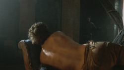extant_GameOfThrones_3x07-TheBearAndTheMaidenFair_4053