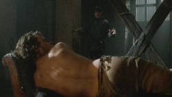 extant_GameOfThrones_3x07-TheBearAndTheMaidenFair_4059