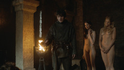 extant_GameOfThrones_3x07-TheBearAndTheMaidenFair_4087