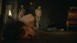 extant_GameOfThrones_3x07-TheBearAndTheMaidenFair_4108
