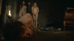extant_GameOfThrones_3x07-TheBearAndTheMaidenFair_4114