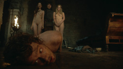 extant_GameOfThrones_3x07-TheBearAndTheMaidenFair_4115
