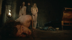 extant_GameOfThrones_3x07-TheBearAndTheMaidenFair_4117