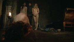 extant_GameOfThrones_3x07-TheBearAndTheMaidenFair_4118