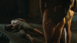 extant_GameOfThrones_3x07-TheBearAndTheMaidenFair_4127