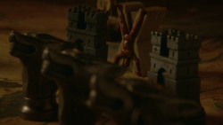 extant_GameOfThrones_3x09-TheRainsOfCastamere_0015