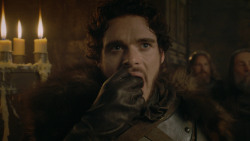extant_GameOfThrones_3x09-TheRainsOfCastamere_0263