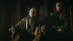 extant_GameOfThrones_3x09-TheRainsOfCastamere_0393