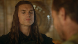 extant_GameOfThrones_3x09-TheRainsOfCastamere_0924