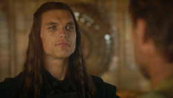 extant_GameOfThrones_3x09-TheRainsOfCastamere_0925