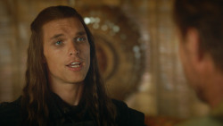 extant_GameOfThrones_3x09-TheRainsOfCastamere_0943