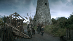 extant_GameOfThrones_3x09-TheRainsOfCastamere_1413