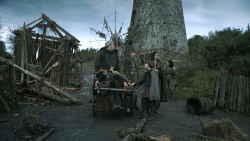 extant_GameOfThrones_3x09-TheRainsOfCastamere_1496