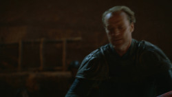 extant_GameOfThrones_3x09-TheRainsOfCastamere_2951