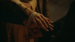 extant_GameOfThrones_3x09-TheRainsOfCastamere_3249