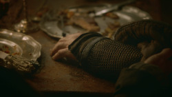 extant_GameOfThrones_3x09-TheRainsOfCastamere_4641