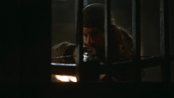 extant_GameOfThrones_3x09-TheRainsOfCastamere_4826