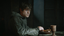 extant_GameOfThrones_3x10-Mhysa_1863