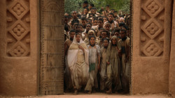extant_GameOfThrones_3x10-Mhysa_6091