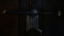 extant_GameOfThrones_4x01-TwoSwords_0043