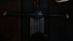 extant_GameOfThrones_4x01-TwoSwords_0045