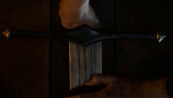 extant_GameOfThrones_4x01-TwoSwords_0049