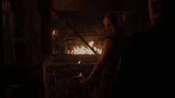 extant_GameOfThrones_4x01-TwoSwords_0085