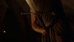 extant_GameOfThrones_4x01-TwoSwords_0096