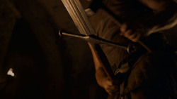 extant_GameOfThrones_4x01-TwoSwords_0097