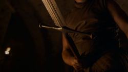 extant_GameOfThrones_4x01-TwoSwords_0098