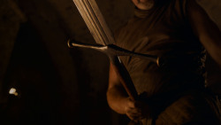 extant_GameOfThrones_4x01-TwoSwords_0099