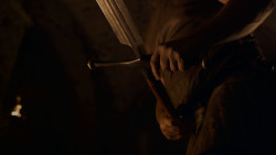 extant_GameOfThrones_4x01-TwoSwords_0101