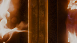 extant_GameOfThrones_4x01-TwoSwords_0120