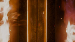 extant_GameOfThrones_4x01-TwoSwords_0123