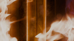extant_GameOfThrones_4x01-TwoSwords_0124