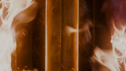 extant_GameOfThrones_4x01-TwoSwords_0125