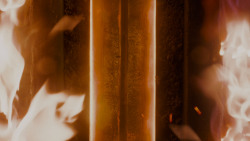 extant_GameOfThrones_4x01-TwoSwords_0128