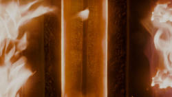 extant_GameOfThrones_4x01-TwoSwords_0130