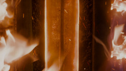 extant_GameOfThrones_4x01-TwoSwords_0131