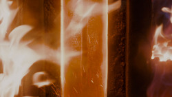 extant_GameOfThrones_4x01-TwoSwords_0134