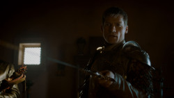 extant_GameOfThrones_4x01-TwoSwords_0423
