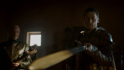 extant_GameOfThrones_4x01-TwoSwords_0427